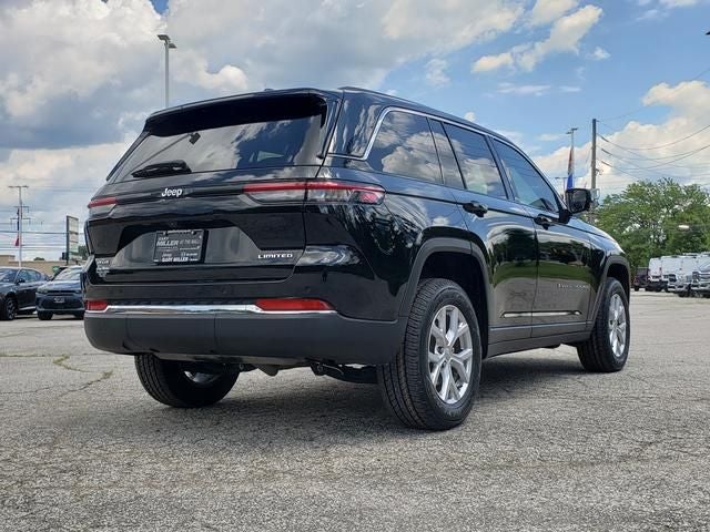 2022 Jeep Grand Cherokee — rear three-quarter view