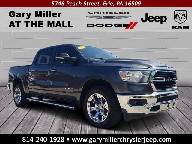 2020 RAM 1500 Big Horn Crew Cab 4x4 5'7' Box in Crystal Metallic — front three-quarter view