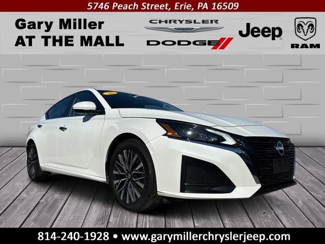 2023 Nissan Altima SV FWD in Pearl White Tricoat — front three-quarter view