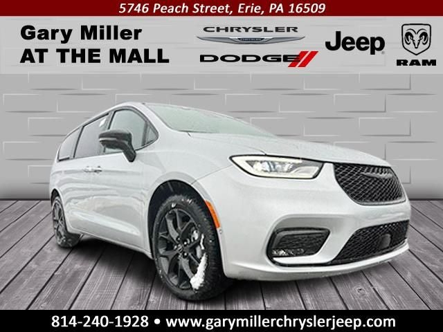 2026 Chrysler Pacifica PACIFICA LIMITED AWD in Silver Mist Clear-Coat Exterior Paint — front three-quarter view