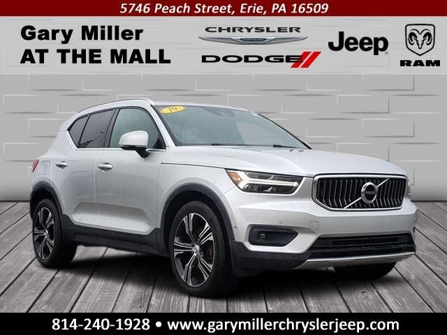 2019 Volvo XC40 T4 Inscription in Bright Silver Metallic — front three-quarter view